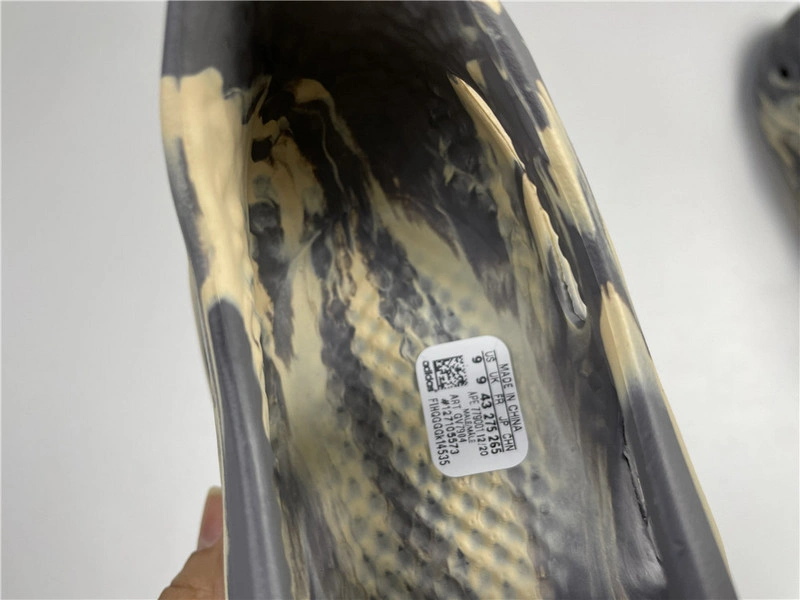 adidas Yeezy Foam RNNR MXT Moon Gray - GV7904