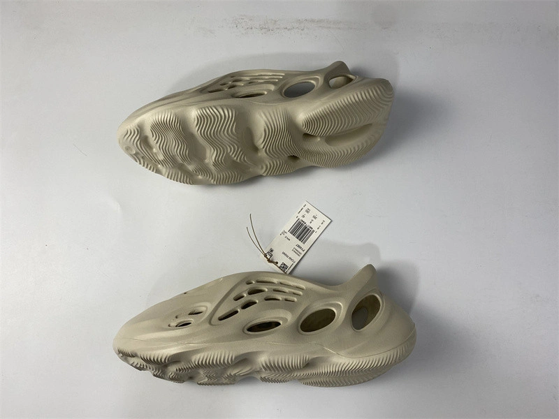 adidas Yeezy Foam RNNR Sand - FY4567