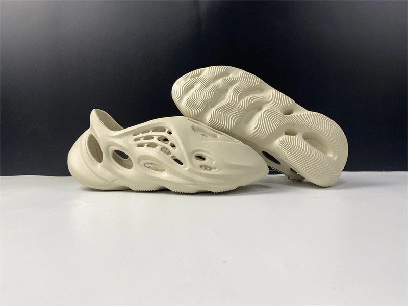 adidas Yeezy Foam RNNR Sand - FY4567