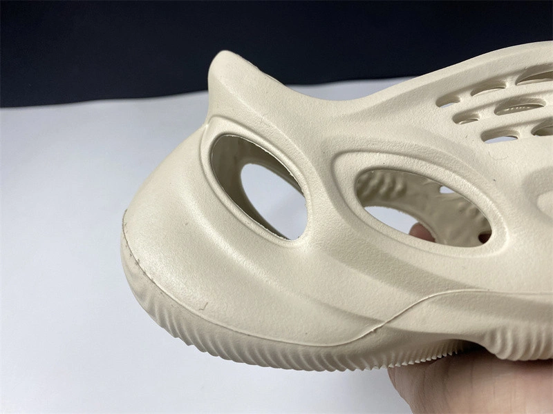 adidas Yeezy Foam RNNR Sand - FY4567