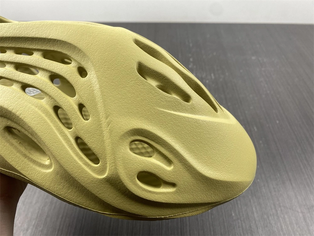 adidas Yeezy Foam RNNR Sulfur - GV6775