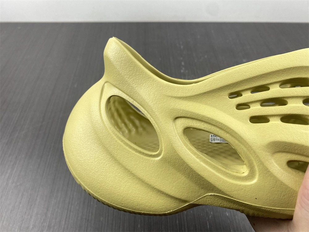 adidas Yeezy Foam RNNR Sulfur - GV6775