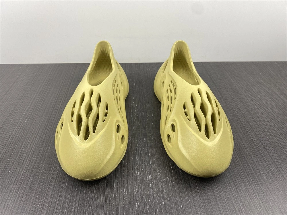 adidas Yeezy Foam RNNR Sulfur - GV6775