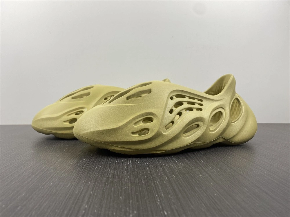 adidas Yeezy Foam RNNR Sulfur - GV6775