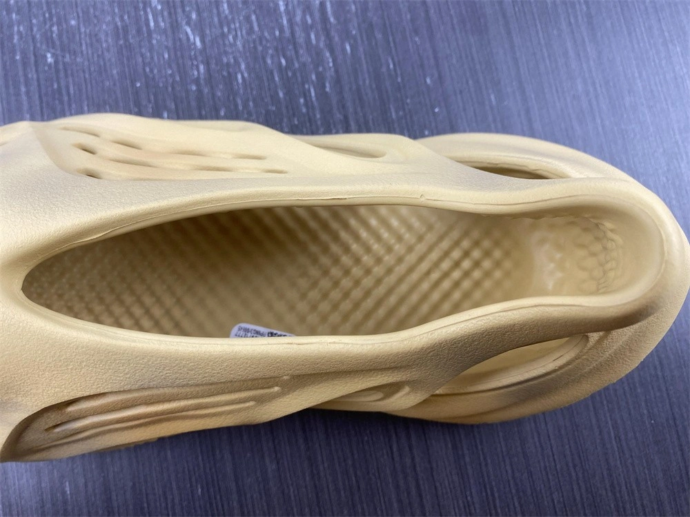 adidas Yeezy Foam RNR Desert Sand - GV6843
