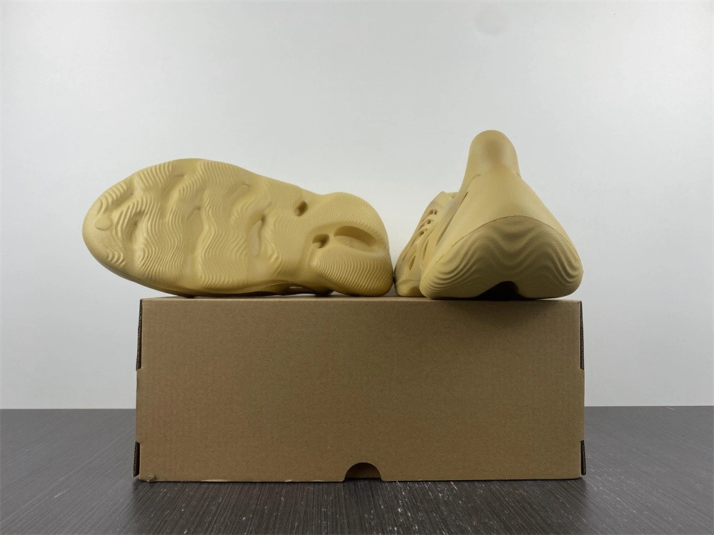 adidas Yeezy Foam RNR Desert Sand - GV6843