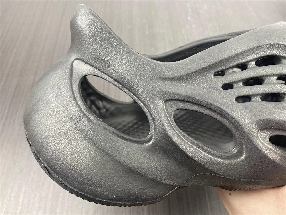 adidas Yeezy Foam Runner Onyx HP8739