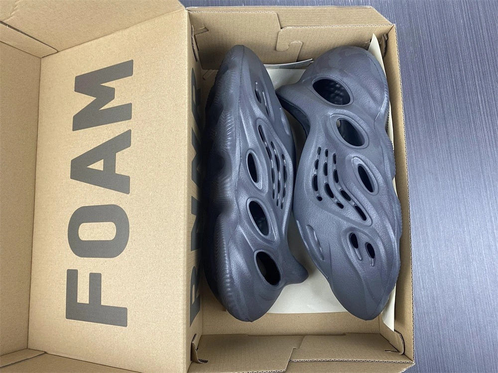 adidas Yeezy Foam Runner Onyx HP8739