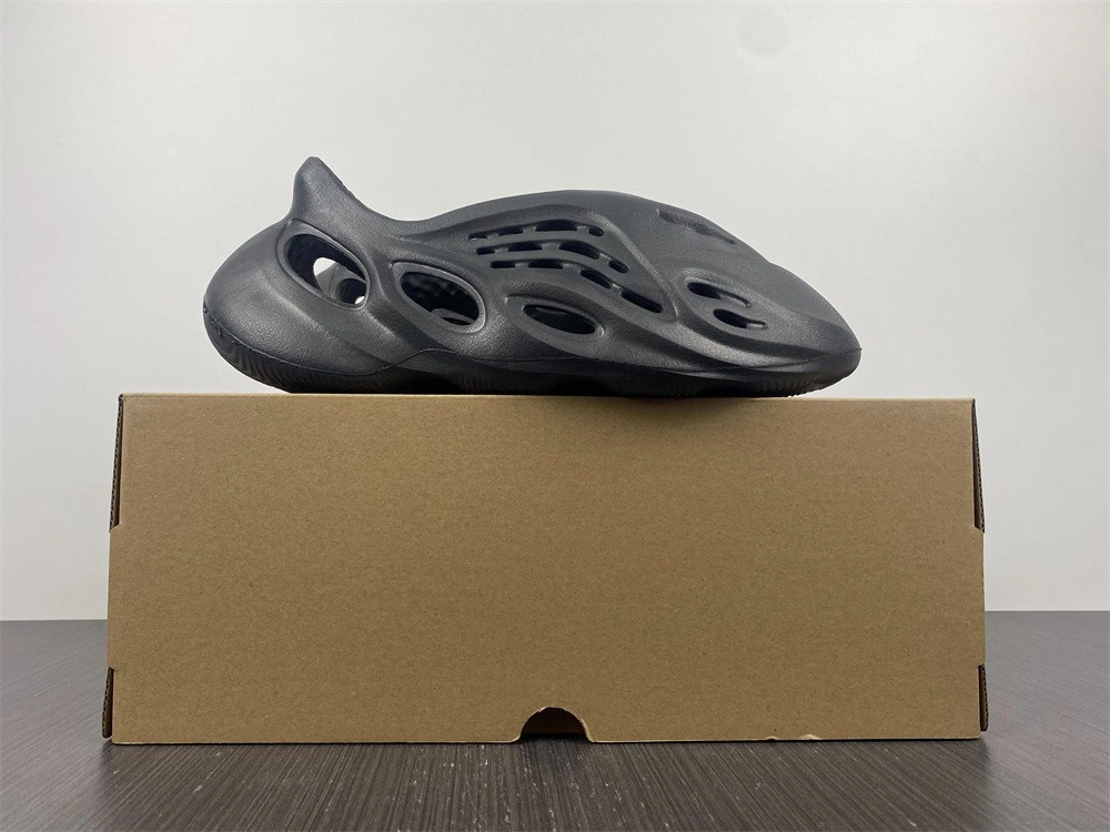 adidas Yeezy Foam Runner Onyx HP8739