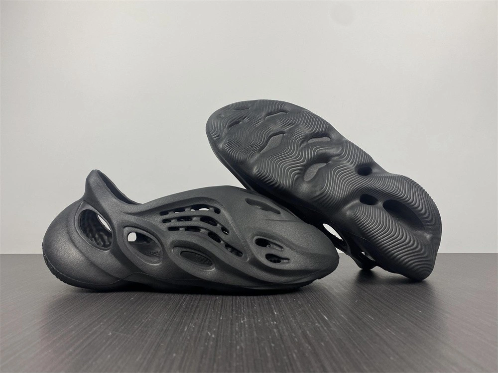 adidas Yeezy Foam Runner Onyx HP8739