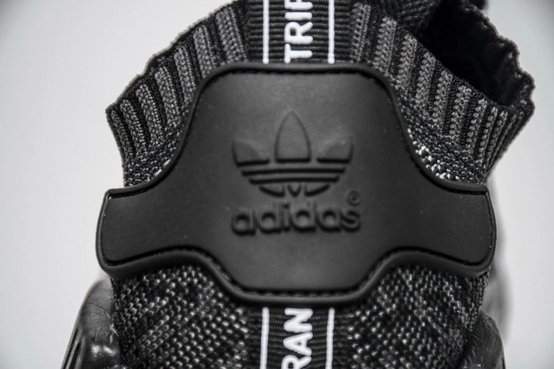 adidas nmd R1 Pitch Black  S80489