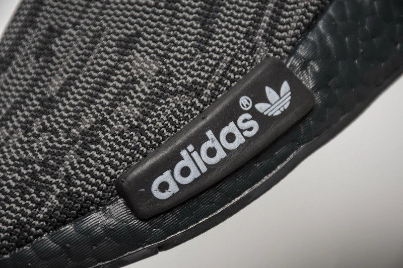 adidas nmd R1 Pitch Black  S80489