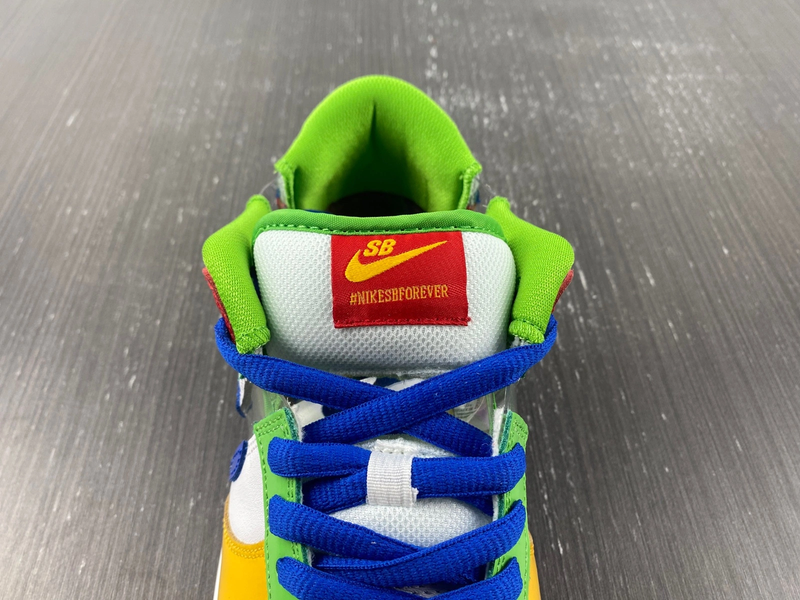 eBay x Nike SB Dunk Low 2022 FD8777-100