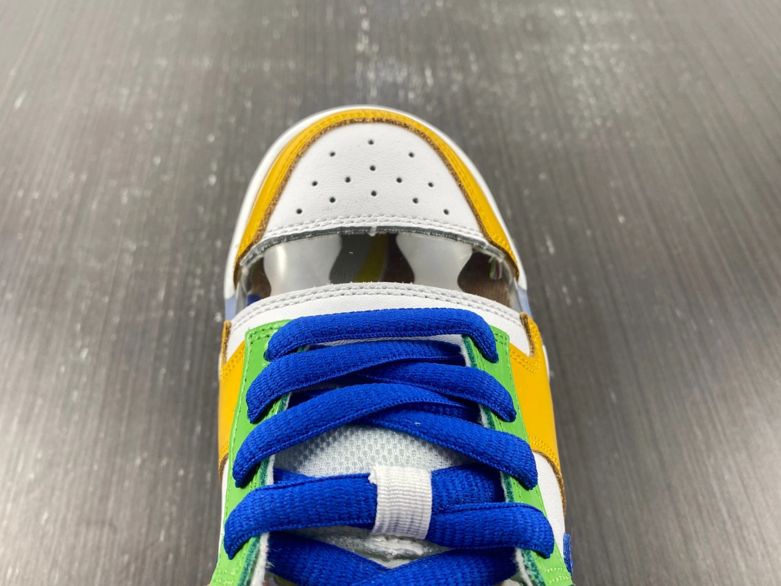 eBay x Nike SB Dunk Low 2022 FD8777-100
