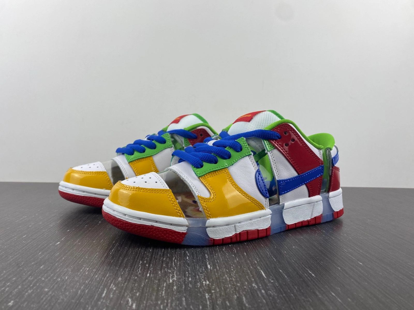 eBay x Nike SB Dunk Low 2022 FD8777-100