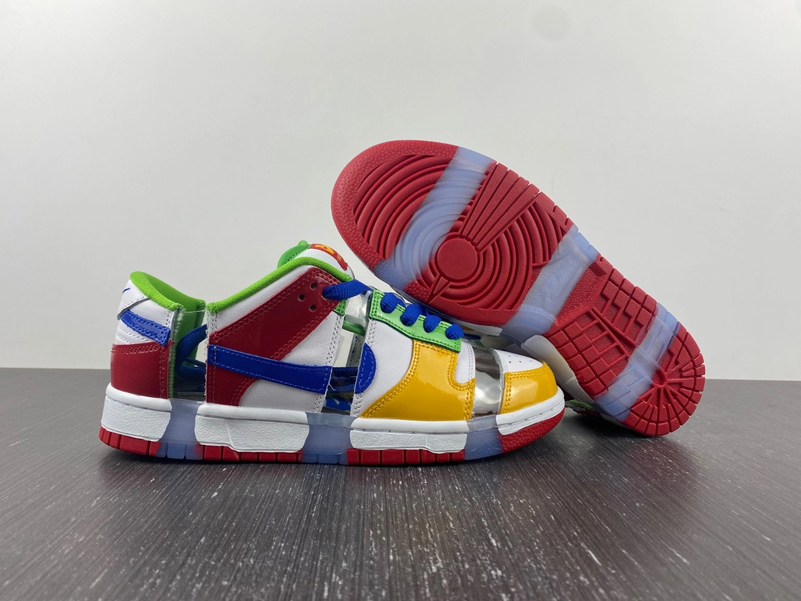 eBay x Nike SB Dunk Low 2022 FD8777-100