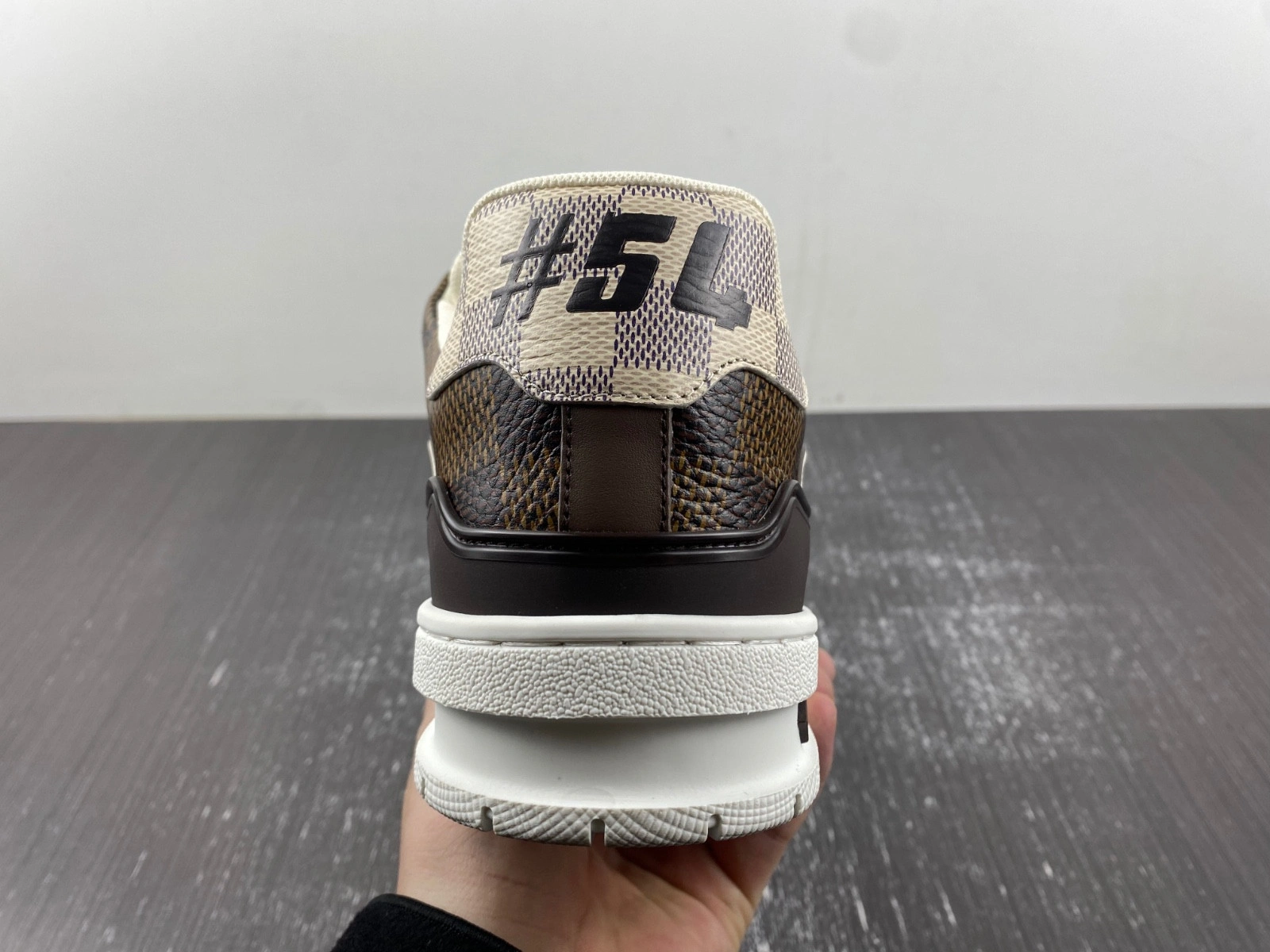 lWE sneakers