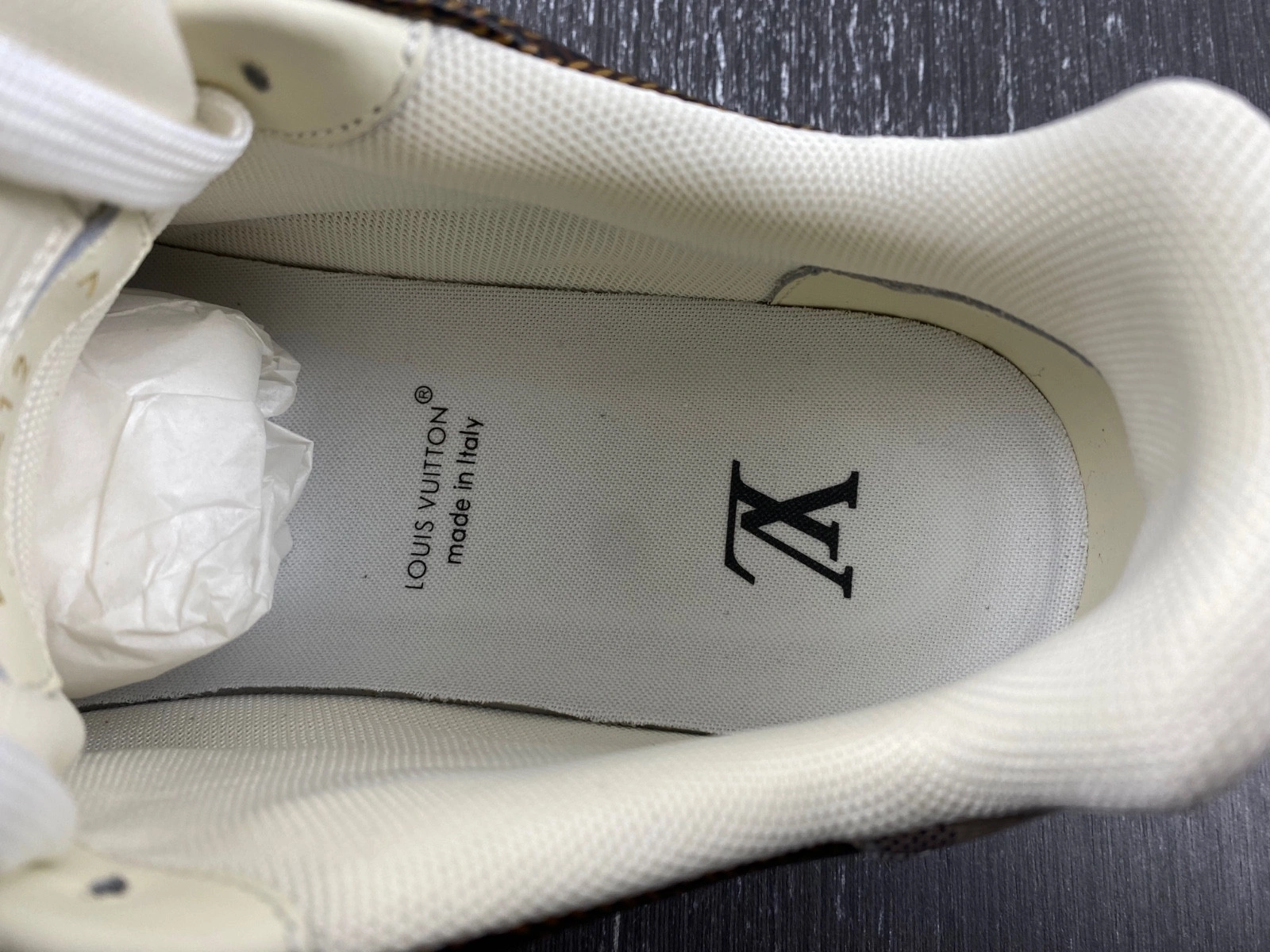 lWE sneakers