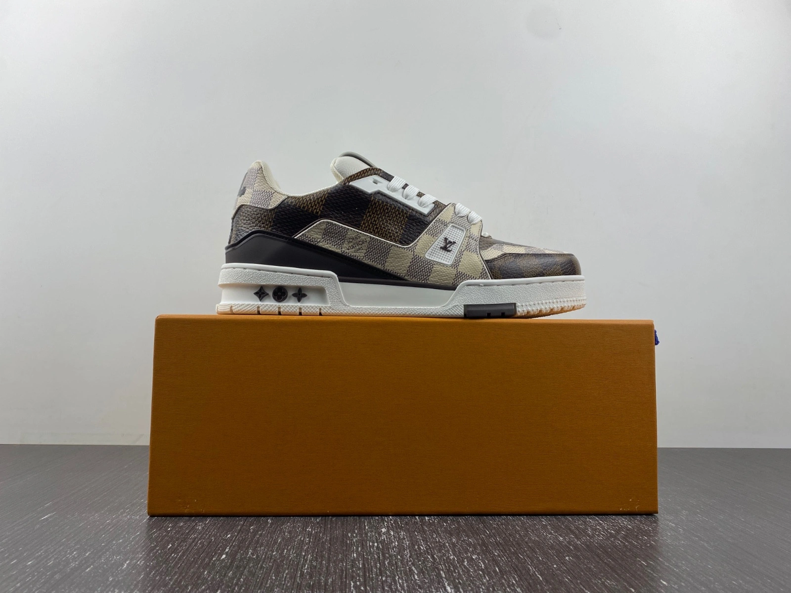 lWE sneakers