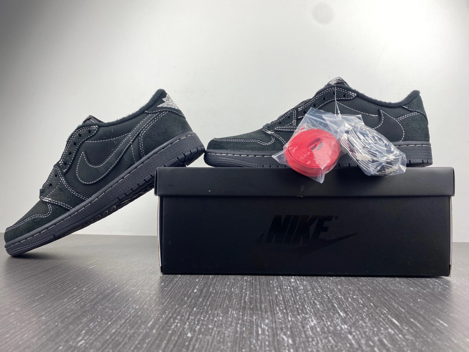 ravis Scott x Air Jordan 1 Low “Black Phantom”  DM7866-001