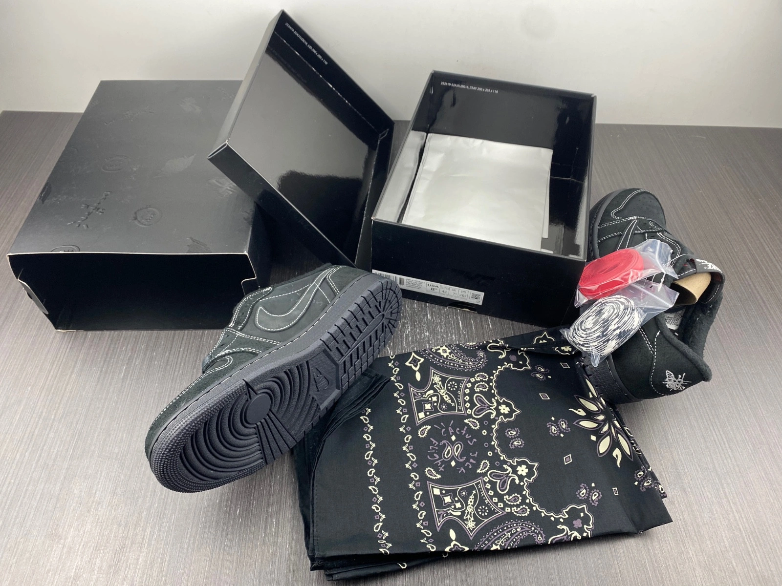 ravis Scott x Air Jordan 1 Low “Black Phantom”  DM7866-001