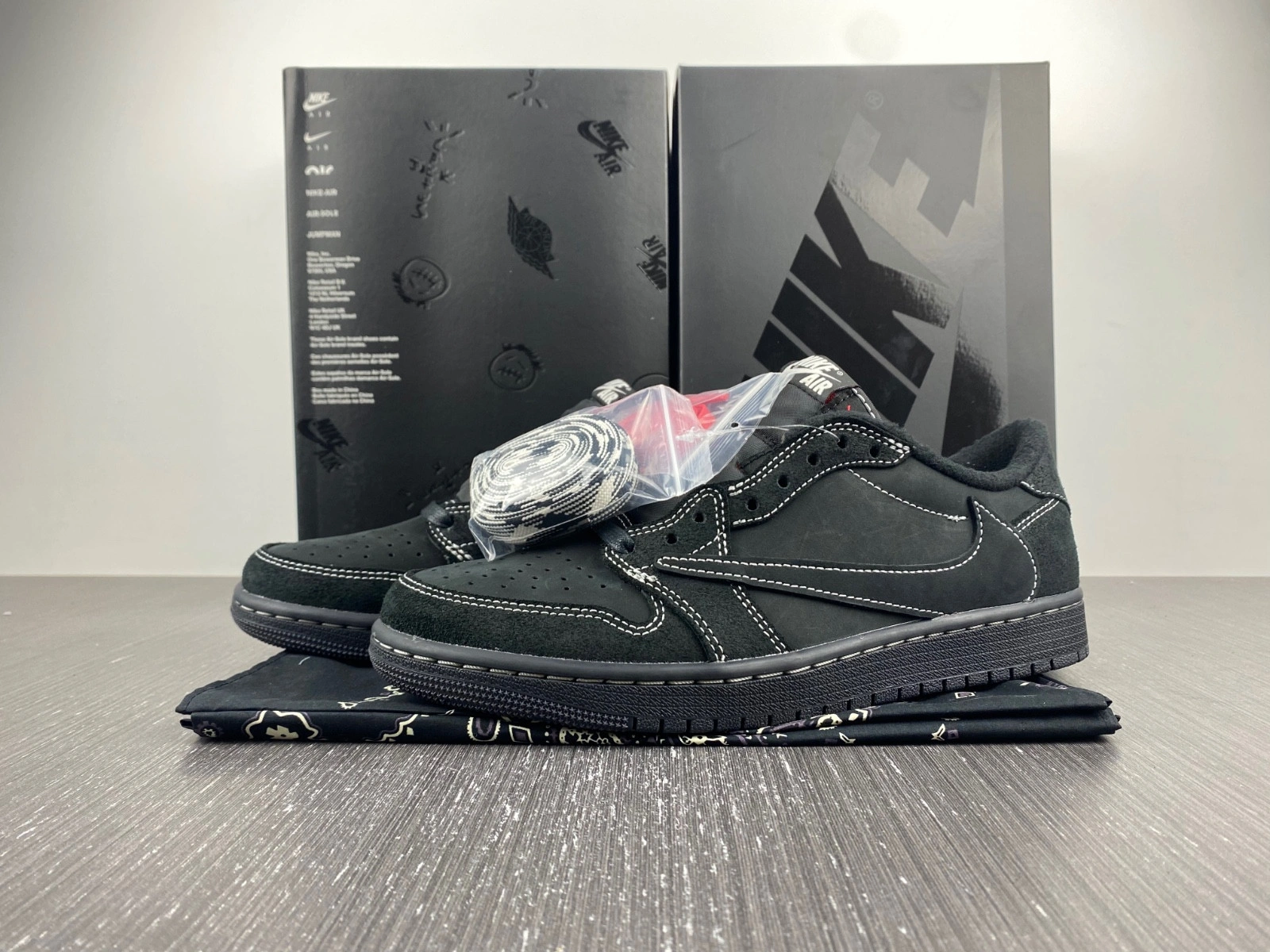 ravis Scott x Air Jordan 1 Low “Black Phantom”  DM7866-001