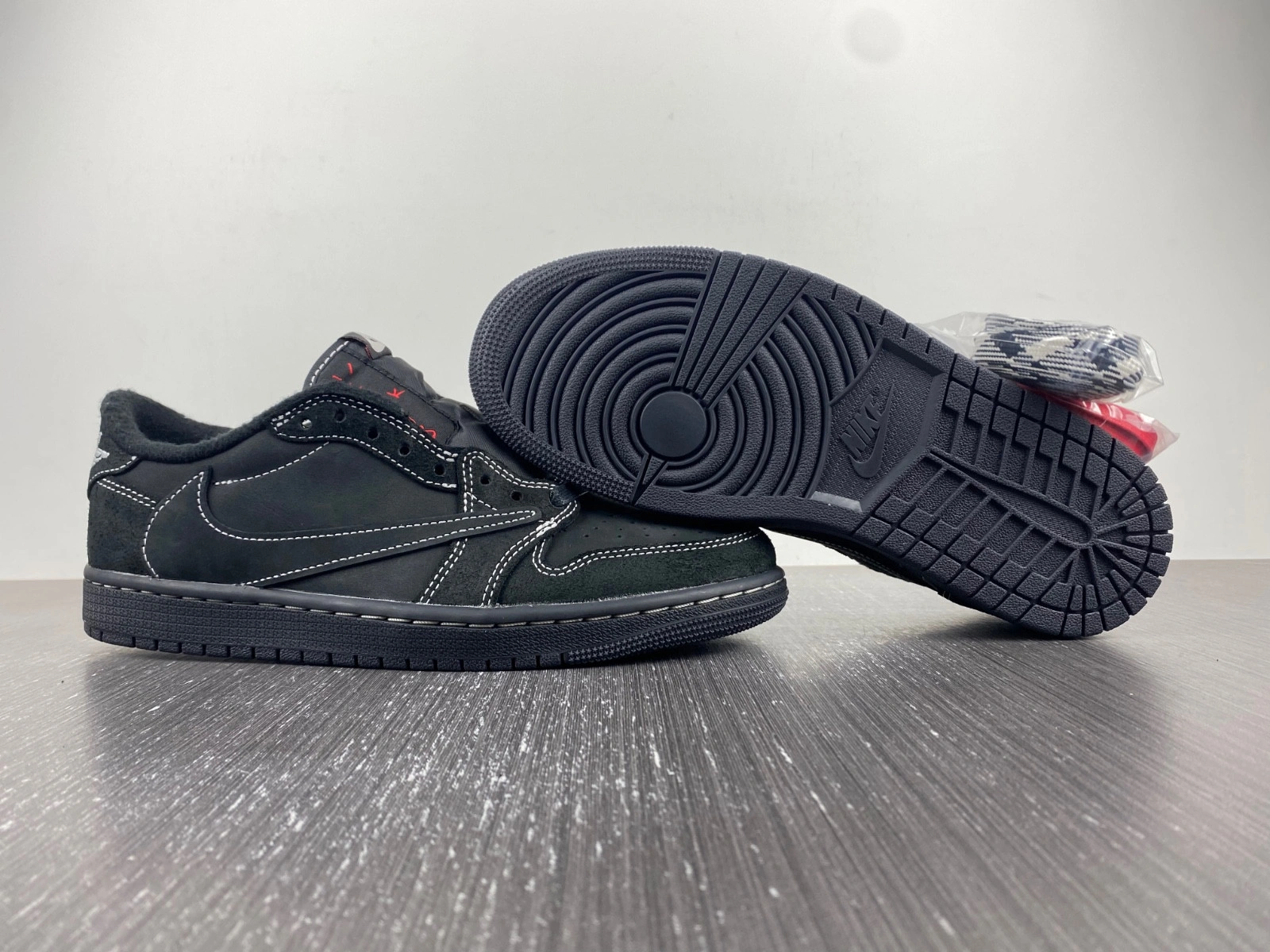 ravis Scott x Air Jordan 1 Low “Black Phantom”  DM7866-001