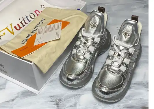 LV ARCHLIGHT SNEAKER