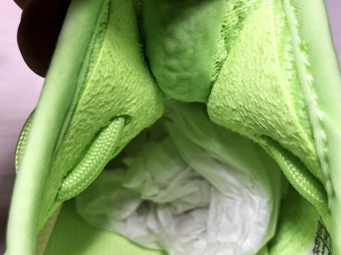 ADIDAS YEEZY BOOST 350 V2 “Glow in the dark”EG5293