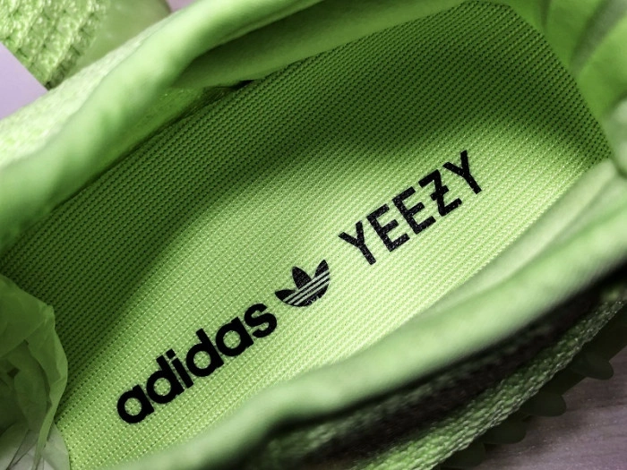 ADIDAS YEEZY BOOST 350 V2 “Glow in the dark”EG5293