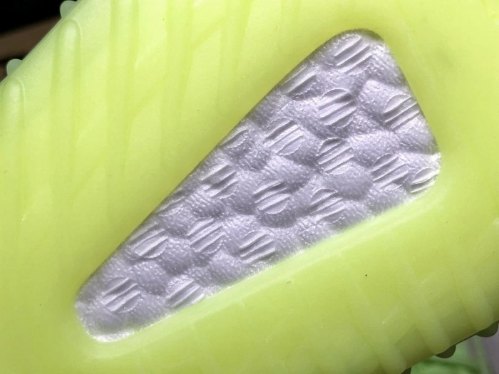 ADIDAS YEEZY BOOST 350 V2 “Glow in the dark”EG5293