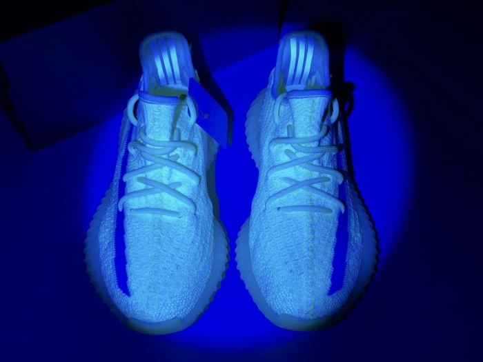 ADIDAS YEEZY BOOST 350 V2 “Glow in the dark”EG5293