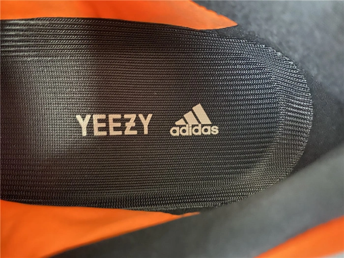ADIDAS YEEZY BOOST 700 MNVN ORANGE - FV3258
