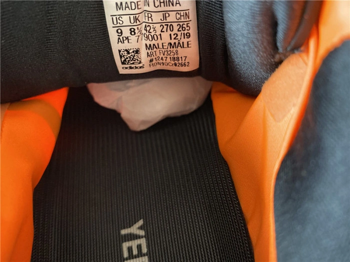 ADIDAS YEEZY BOOST 700 MNVN ORANGE - FV3258