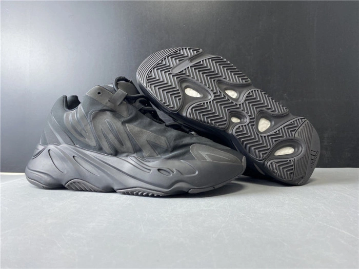 ADIDAS YEEZY BOOST 700 MNVN TRIPLE BLACK - FV4440