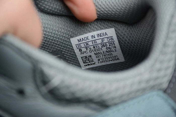 ADIDAS YEEZY BOOST 700 “TEAL BLUE” FW2499