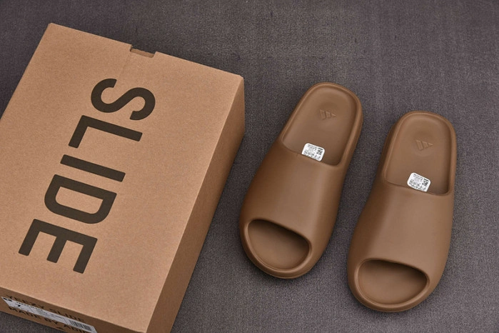 ADIDAS YEEZY SLIDE Core G55492