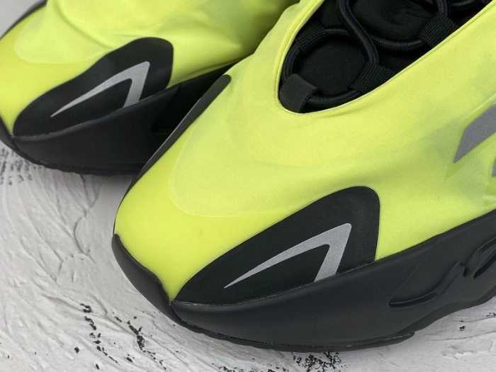 ADIDAS Yeezy Boost 700 MNVN Phosphor  FY3727