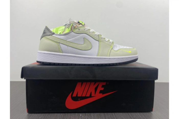 AIR JORDAN 1 LOW OG WHITE GHOST GREEN-BLACK DM7837-103