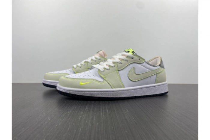 AIR JORDAN 1 LOW OG WHITE GHOST GREEN-BLACK DM7837-103