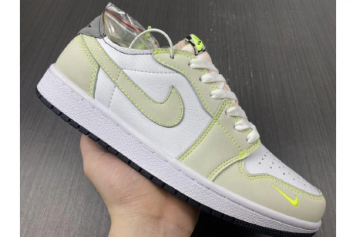 AIR JORDAN 1 LOW OG WHITE GHOST GREEN-BLACK DM7837-103
