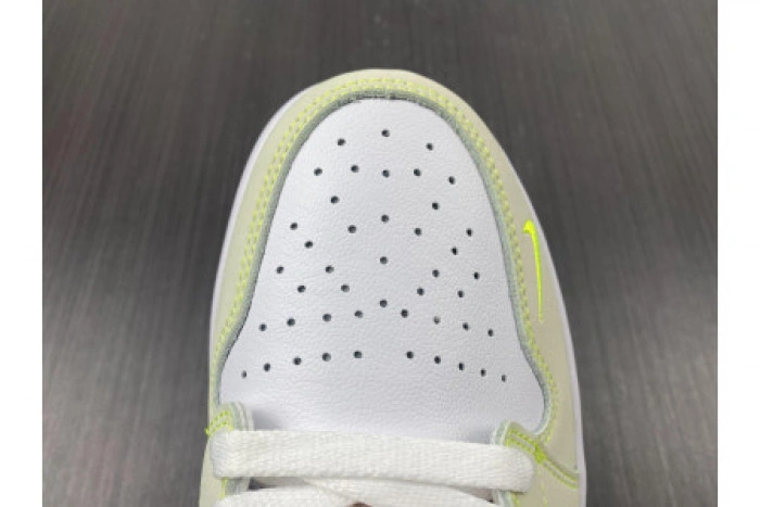 AIR JORDAN 1 LOW OG WHITE GHOST GREEN-BLACK DM7837-103