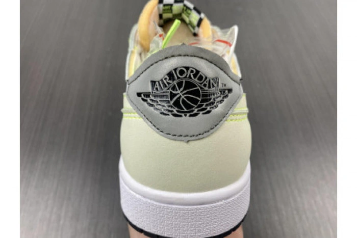 AIR JORDAN 1 LOW OG WHITE GHOST GREEN-BLACK DM7837-103