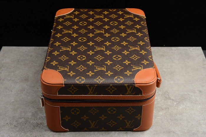 AIR JORDAN 1 O-W -LouiV AQ0818-158 (WITH CASE)