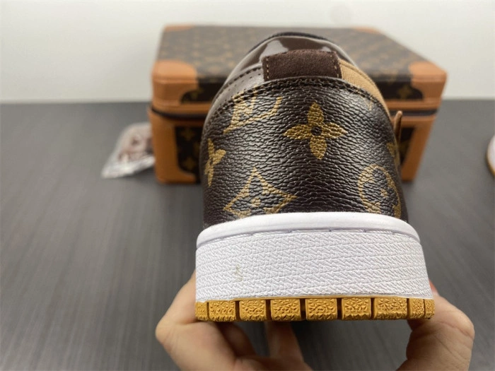 AIR JORDAN 1 O-W -LouiV Low Top (WITH CASE)
