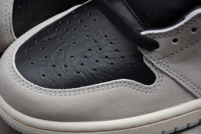 AIR JORDAN 1 RETRO HIGH OG “NEUTRAL GREY” 555088-018