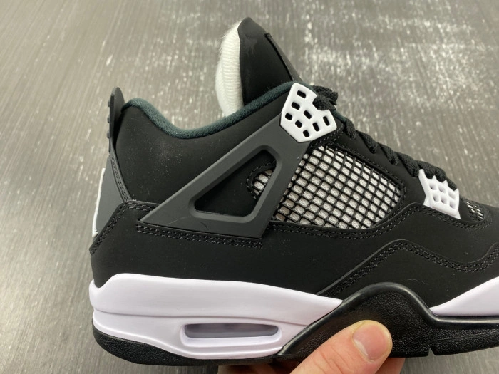 AIR JORDAN 4 RETRO WHITE THUNDER  FQ8135-001