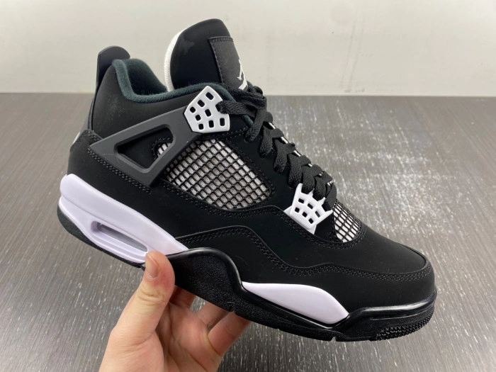 AIR JORDAN 4 RETRO WHITE THUNDER  FQ8135-001