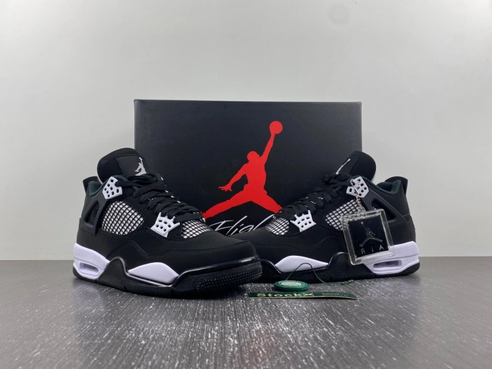 AIR JORDAN 4 RETRO WHITE THUNDER  FQ8135-001