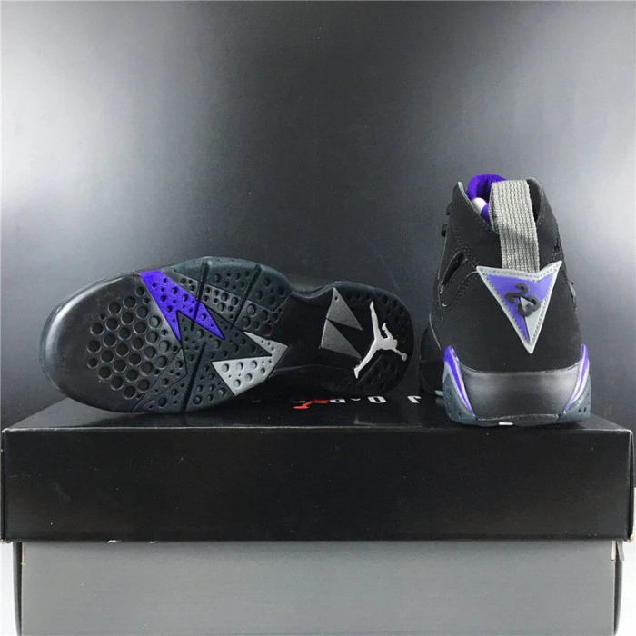 AIR JORDAN 7 RETRO RAY ALLEN BUCKS 304775-053